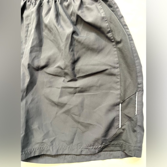 Champion C9 Women’s Gray Athletic Shorts with Back Zipper Pocket & Inner Layer - Picture 2 of 14